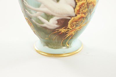 Lot 39 - AN EARLY 20TH CENTURY ROYAL WORCESTER CABINET VASE BY C. BALDWYN