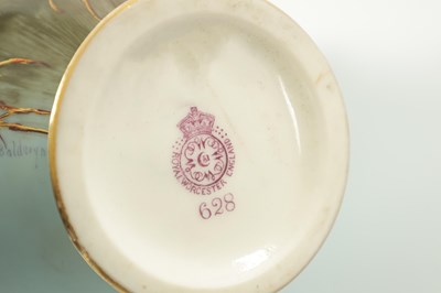 Lot 39 - AN EARLY 20TH CENTURY ROYAL WORCESTER CABINET VASE BY C. BALDWYN