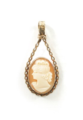 Lot 336 - A .375 YELLOW GOLD SMALL CAMEO PENDANT