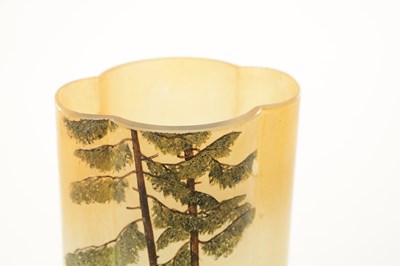 Lot 19 - AN EARLY 20TH CENTURY LEGRAS CAMEO GLASS VASE