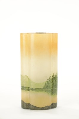 Lot 19 - AN EARLY 20TH CENTURY LEGRAS CAMEO GLASS VASE
