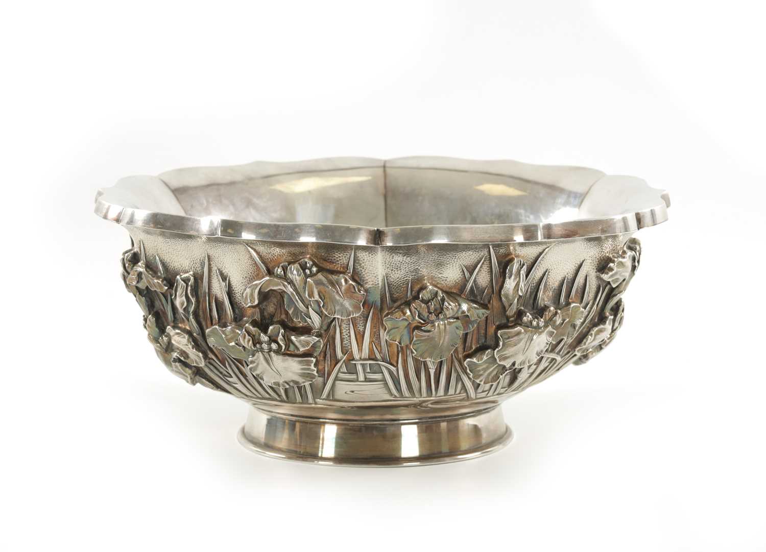 Lot 204 - A LARGE JAPANESE MEIJI PERIOD SILVER BOWL