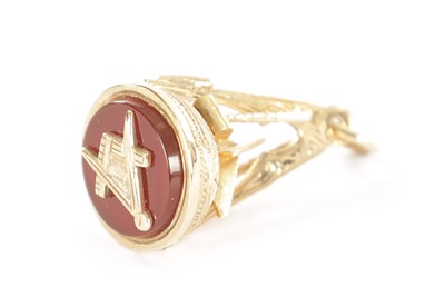 Lot 291 - A 9CT GOLD AND CARNELIAN MASONIC FOB
