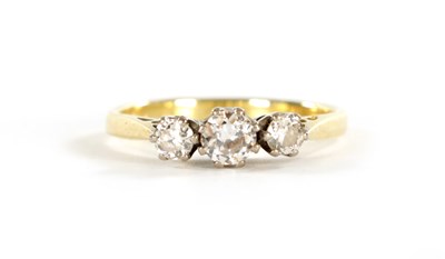 Lot 347 - AN 18CT GOLD THREE STONE DIAMOND RING