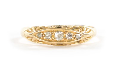 Lot 277 - AN EDWARDIAN 18CT GOLD FIVE STONE DIAMOND RING