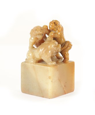 Lot 248 - A CHINESE FINELY CARVED SOAPSTONE SEAL