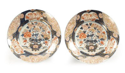 Lot 153 - A FINE PAIR OF 18TH CENTURY JAPANESE IMARI DISHES