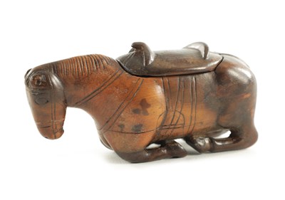 Lot 160 - A 19TH CENTURY ORIENTAL CARVED SNUFF BOX