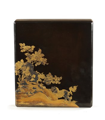 Lot 157 - A FINE EDO-PERIOD JAPANESE LACQUER SUZURIBAKO (WRITING BOX)