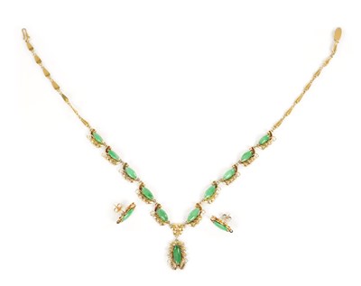 Lot 370 - A CHINESE 18CT GOLD AND JADE NECKLACE AND EARRINGS SET