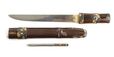 Lot 148 - A 19TH CENTURY JAPANESE LACQUER WORK AND MIXED METAL MOUNTED TANTO