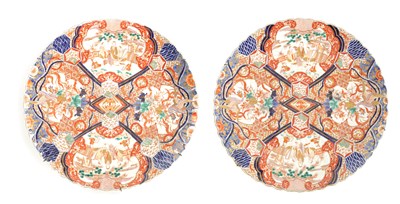 Lot 244 - A LARGE PAIR OF MEIJI PERIOD JAPANESE SCALLOP EDGE IMARI CHARGERS