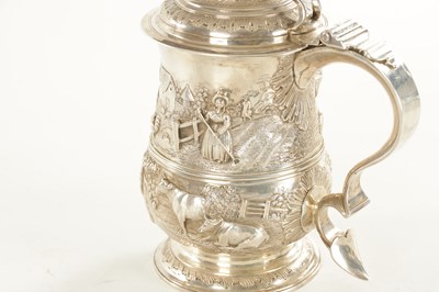 Lot 397 - A LARGE GEORGE III SILVER AND SILVER GILT TANKARD