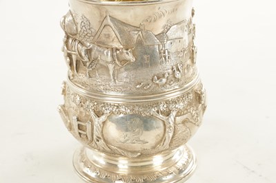 Lot 397 - A LARGE GEORGE III SILVER AND SILVER GILT TANKARD