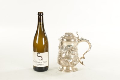 Lot 397 - A LARGE GEORGE III SILVER AND SILVER GILT TANKARD