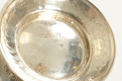Lot 397 - A LARGE GEORGE III SILVER AND SILVER GILT TANKARD