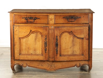 Lot 1374 - AN 18TH CENTURY WALNUT MALTESE COMMODE