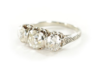 Lot 358 - A LADIES WHITE GOLD THREE STONE DIAMOND RING