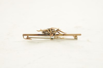 Lot 470 - A 9CT ROSE GOLD AND AQUAMARINE SPIDER BAR BROOCH
