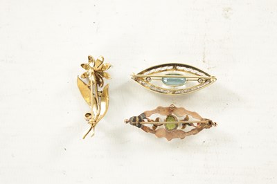 Lot 499 - THREE VINTAGE GOLD BROOCHES