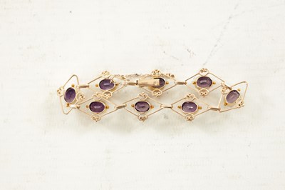 Lot 464 - A VINTAGE 9CT GOLD AMETHYST BRACELET