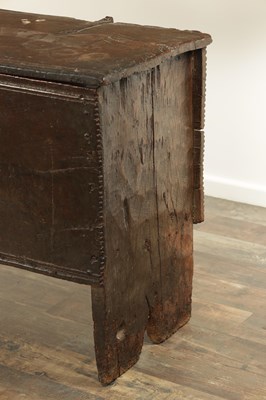 Lot 834 - A LARGE EARLY 17TH CENTURY OAK SIX PLANK COFFER