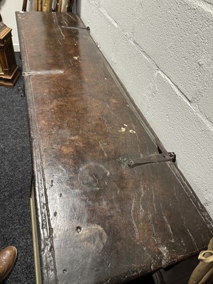 Lot 834 - A LARGE EARLY 17TH CENTURY OAK SIX PLANK COFFER