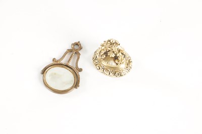 Lot 447 - A REGENCY HEAVY GOLD CASED AND CARNELIAN FOB SEAL