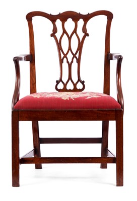 Lot 886 - A MID 18TH CENTURY CHIPPENDALE STYLE MAHOGANY...