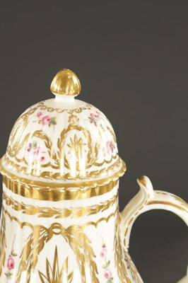 Lot 128 - A FINE AND RARE LATE 18TH CENTURY CAUGHLEY COFFEE POT