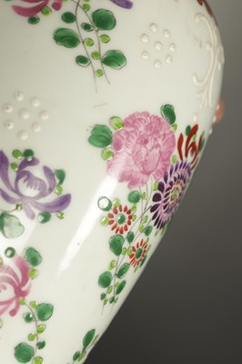 Lot 54 - A PAIR OF LATE 19TH CENTURY SAMSON, PARIS OVOID VASES