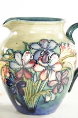 Lot 85 - A 1940'S WALTER MOORCROFT JUG AND BOWL