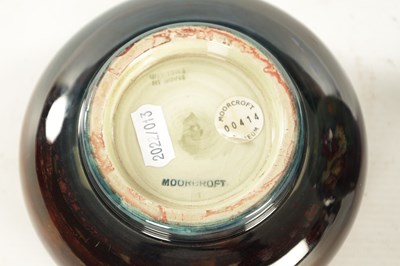 Lot 85 - A 1940'S WALTER MOORCROFT JUG AND BOWL