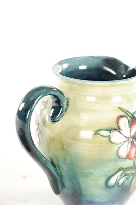 Lot 85 - A 1940'S WALTER MOORCROFT JUG AND BOWL