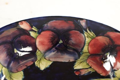 Lot 69 - A 1930'S MOORCROFT LARGE SHALLOW FRUIT DISH