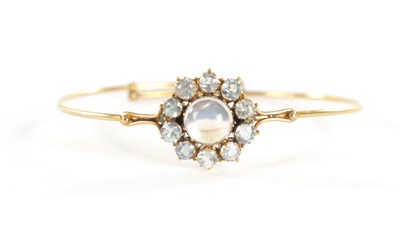 Lot 492 - A 9CT GOLD BRACELET