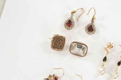 Lot 507 - A COLLECTION OF ANTIQUE 9CT GOLD JEWELLERY