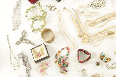 Lot 467 - A LARGE COLLECTION OF VINTAGE COSTUME JEWELLERY