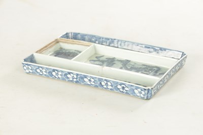 Lot 94 - A 19TH CENTURY CHINESE BLUE AND WHITE PORCELAIN INKSTAND