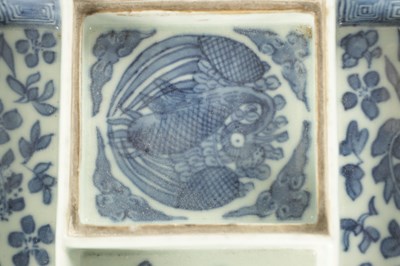 Lot 94 - A 19TH CENTURY CHINESE BLUE AND WHITE PORCELAIN INKSTAND