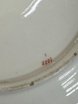 Lot 73 - TWO DAVENPORT PORCELAIN PLATES WITH FOUR ENGLISH PLATES OF VARIOUS DECORATION CIRCA 1830