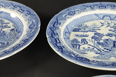 Lot 174 - A LARGE EARLY 19TH CENTURY PEARLWARE BOWL