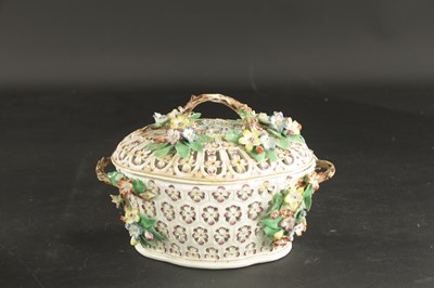 Lot 139 - A WORCESTER PORCELAIN CHESTNUT BASKET AND COVER WITH ENAMELLED FLOWER DECORATION