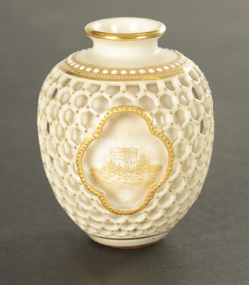 Lot 34 - A FINE LATE 19TH CENTURY WORCESTER DOUBLE CASED CABINET VASE IN THE MANNER OF ‘GEORGE OWEN’