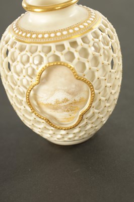 Lot 34 - A FINE LATE 19TH CENTURY WORCESTER DOUBLE CASED CABINET VASE IN THE MANNER OF ‘GEORGE OWEN’