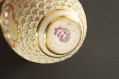 Lot 34 - A FINE LATE 19TH CENTURY WORCESTER DOUBLE CASED CABINET VASE IN THE MANNER OF ‘GEORGE OWEN’