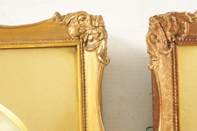 Lot 67 - A PAIR OF ROYAL WORCESTER CIRCULAR HANGING PLAQUES BY JOHN STINTON