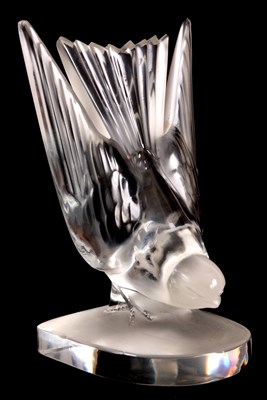Lot 26 - A LALIQUE GLASS HIRONDELLE SPARROW PAPER...