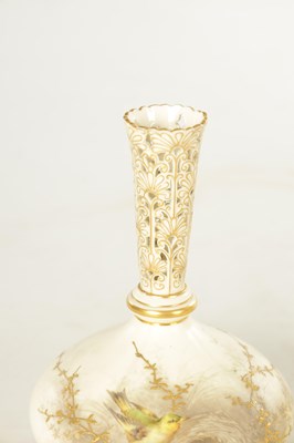 Lot 72 - A PAIR OF GRAINGER WORCESTER PORCELAIN VASES