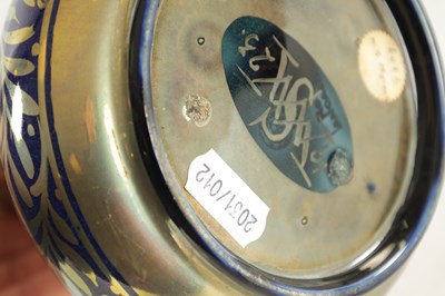 Lot 64 - AN EARLY 20TH CENTURY ROYAL LANCASTRIAN LUSTER VASE DESIGNED BY WILLIAM MYCOCK